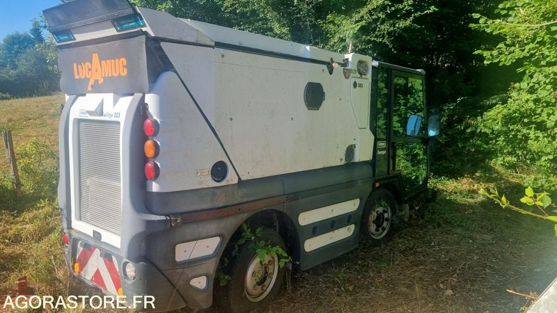 BALAYEUSE SCHMIDT COMPACT 200 - Kehrmaschine: das Bild 1 BALAYEUSE SCHMIDT COMPACT 200 - Kehrmaschine: das Bild 1