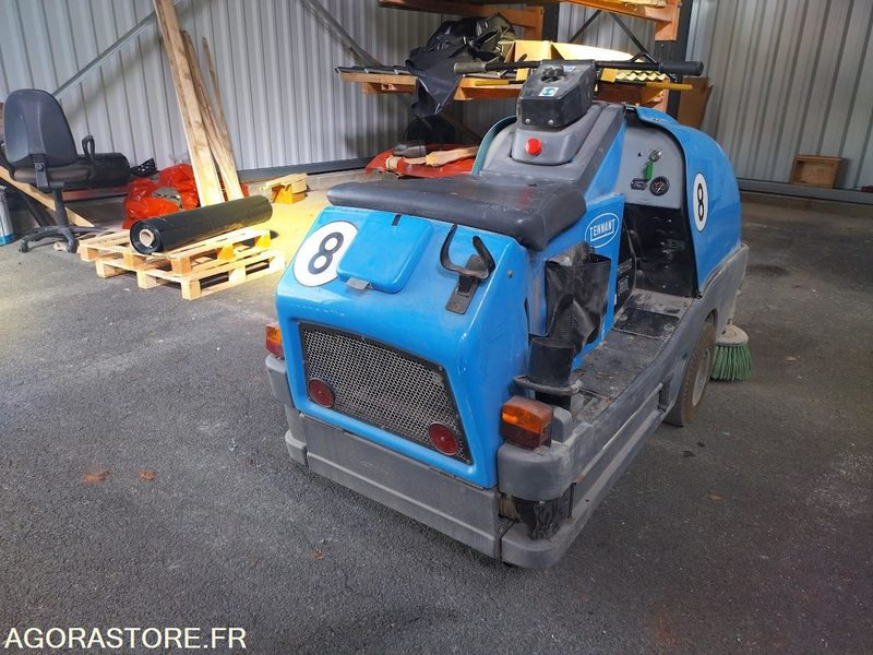 Balayeuse aspiratrice de trottoirs TENNANT LITTER HAWK 4100 - Kehrmaschine: das Bild 2 Balayeuse aspiratrice de trottoirs TENNANT LITTER HAWK 4100 - Kehrmaschine: das Bild 2