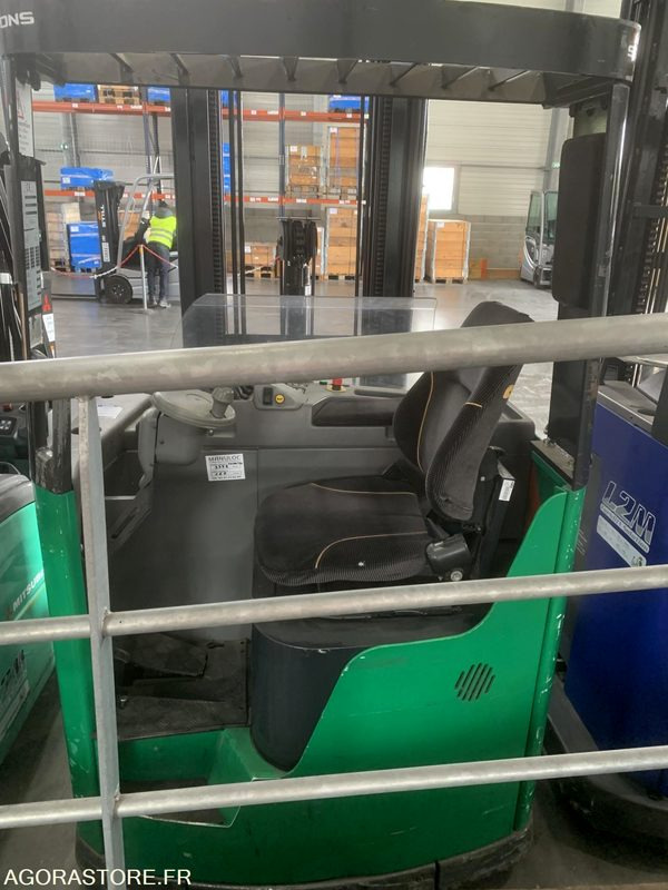 CHARIOT NISSAN CAT5 R489 AVEC CHARGEUR EN L'ETAT - Schubmaststapler: das Bild 3 CHARIOT NISSAN CAT5 R489 AVEC CHARGEUR EN L'ETAT - Schubmaststapler: das Bild 3