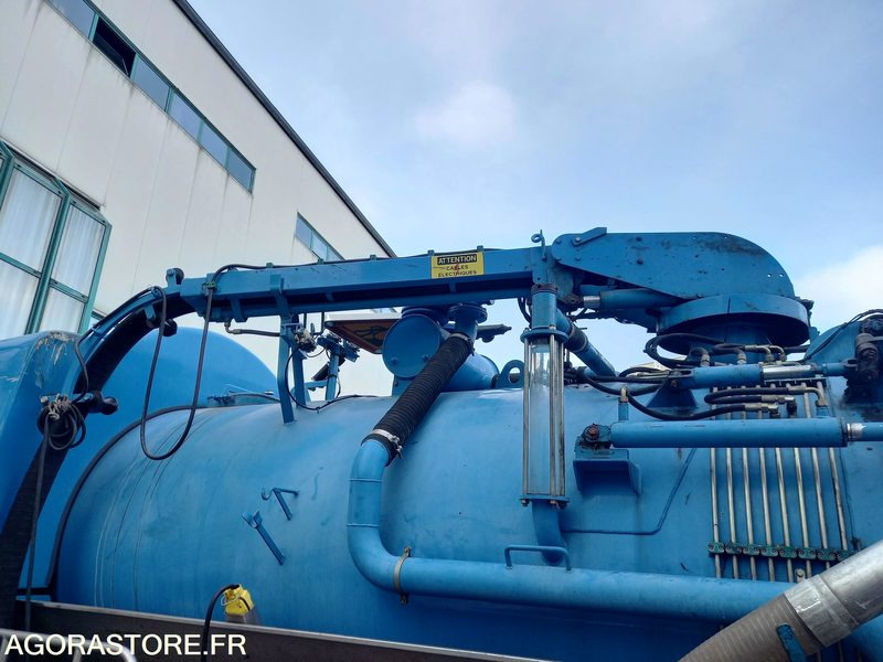 Combiné Hydrocureur - Aspirateur sur camion 19T - Saug-/ Spülfahrzeug: das Bild 1 Combiné Hydrocureur - Aspirateur sur camion 19T - Saug-/ Spülfahrzeug: das Bild 1