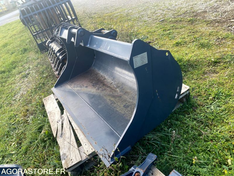 Coupleur hydraulique + 3 godets Neufs pour pelle 6T - Baugeräte: das Bild 1 Coupleur hydraulique + 3 godets Neufs pour pelle 6T - Baugeräte: das Bild 1