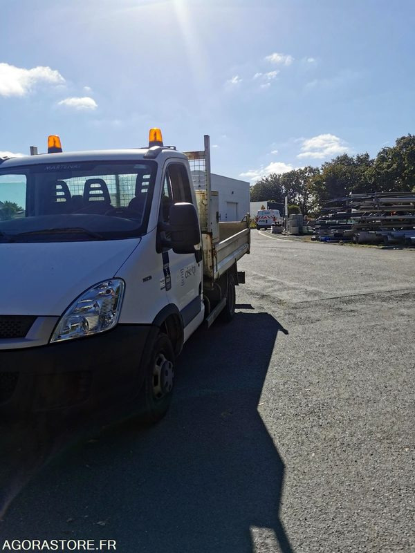 FOURGON BENNE - IVECO - DAILY 35C13 - 2011 / 264350 KM - BJ028EC - Kipper Transporter: das Bild 3 FOURGON BENNE - IVECO - DAILY 35C13 - 2011 / 264350 KM - BJ028EC - Kipper Transporter: das Bild 3