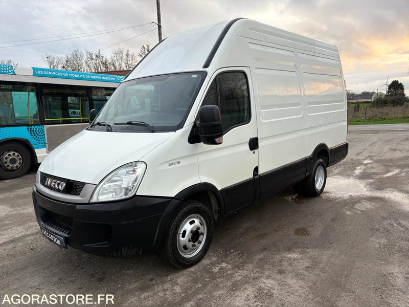 FOURGON IVECO DAILY 180 CV - 2011 - 195 600 KMS - Kastenwagen: das Bild 2 FOURGON IVECO DAILY 180 CV - 2011 - 195 600 KMS - Kastenwagen: das Bild 2
