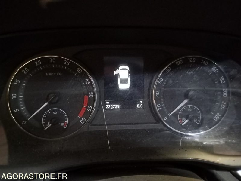 FY-185-TK - Non Roulant - PP - SKODA OCTAVIA - VP - 220 708 Kms - PKW: das Bild 5 FY-185-TK - Non Roulant - PP - SKODA OCTAVIA - VP - 220 708 Kms - PKW: das Bild 5