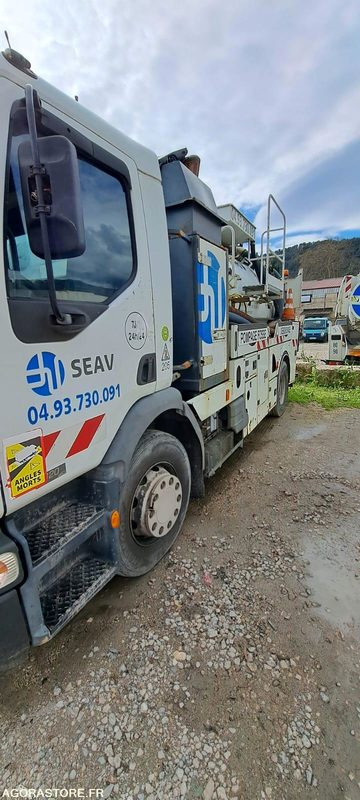 HYDROCUREUR RIVARD RENAULT 2006 CK577XS (VENTE UNIQUEMENT EXPORT) - Saug-/ Spülfahrzeug: das Bild 5 HYDROCUREUR RIVARD RENAULT 2006 CK577XS (VENTE UNIQUEMENT EXPORT) - Saug-/ Spülfahrzeug: das Bild 5