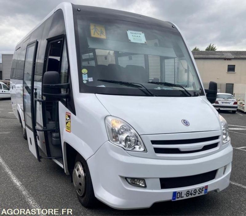 IVECO 70C17 DIETRICH CAREBUS - 2014 - 41295 KM - Kleinbus, Personentransporter: das Bild 2 IVECO 70C17 DIETRICH CAREBUS - 2014 - 41295 KM - Kleinbus, Personentransporter: das Bild 2