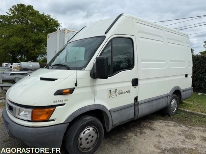 IVECO DAILY - 2003 - 173808KMS - Kastenwagen: das Bild 1 IVECO DAILY - 2003 - 173808KMS - Kastenwagen: das Bild 1