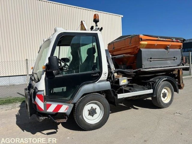 LINDNER UNITRAC 102C AMPLIROLL + LAME + SALEUSE 2008 5050 HEURES - Schneeräumfahrzeug: das Bild 2 LINDNER UNITRAC 102C AMPLIROLL + LAME + SALEUSE 2008 5050 HEURES - Schneeräumfahrzeug: das Bild 2