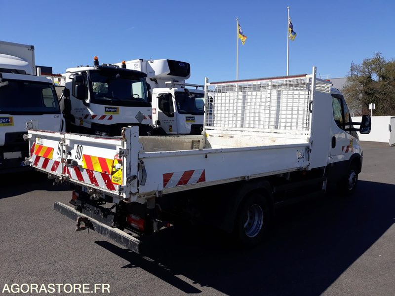 IVECO DAILY TRIBENNE + COFFRE - 2018 - 183200 KM - LKW: das Bild 3 IVECO DAILY TRIBENNE + COFFRE - 2018 - 183200 KM - LKW: das Bild 3