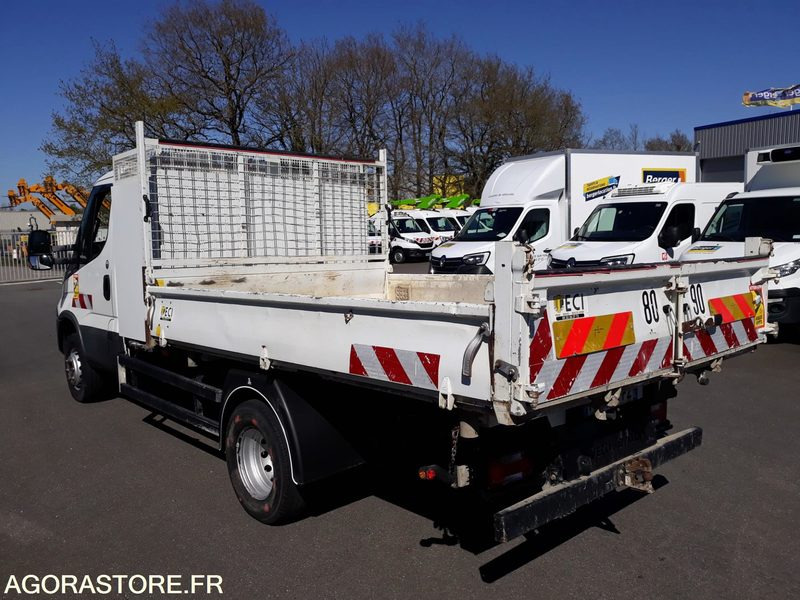 IVECO DAILY TRIBENNE + COFFRE - 2018 - 183200 KM - LKW: das Bild 4 IVECO DAILY TRIBENNE + COFFRE - 2018 - 183200 KM - LKW: das Bild 4