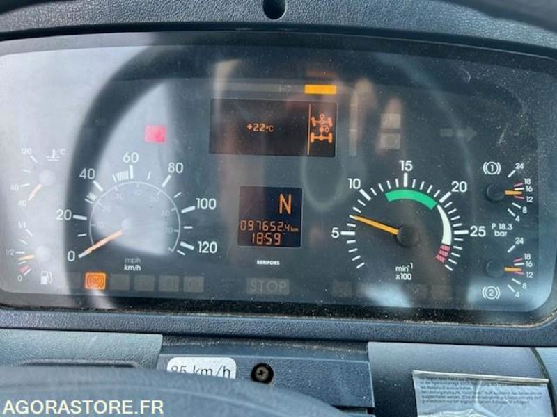 MERCEDES UNIMOG U300C VERSION COMMUNALE 2000 97652 KM - LKW: das Bild 3 MERCEDES UNIMOG U300C VERSION COMMUNALE 2000 97652 KM - LKW: das Bild 3