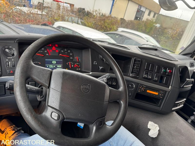VOLVO FM 330 plateau grue -2010 -137000 km - LKW: das Bild 5 VOLVO FM 330 plateau grue -2010 -137000 km - LKW: das Bild 5