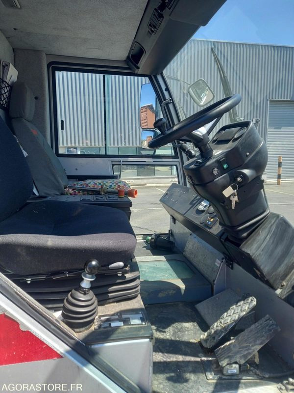 Laveuse BUCHER City Lave 5000 - Kehrmaschine: das Bild 2 Laveuse BUCHER City Lave 5000 - Kehrmaschine: das Bild 2