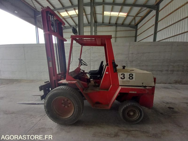 MANITOU MCE25N DIESEL 2000 + GODET - Dieselstapler: das Bild 2 MANITOU MCE25N DIESEL 2000 + GODET - Dieselstapler: das Bild 2