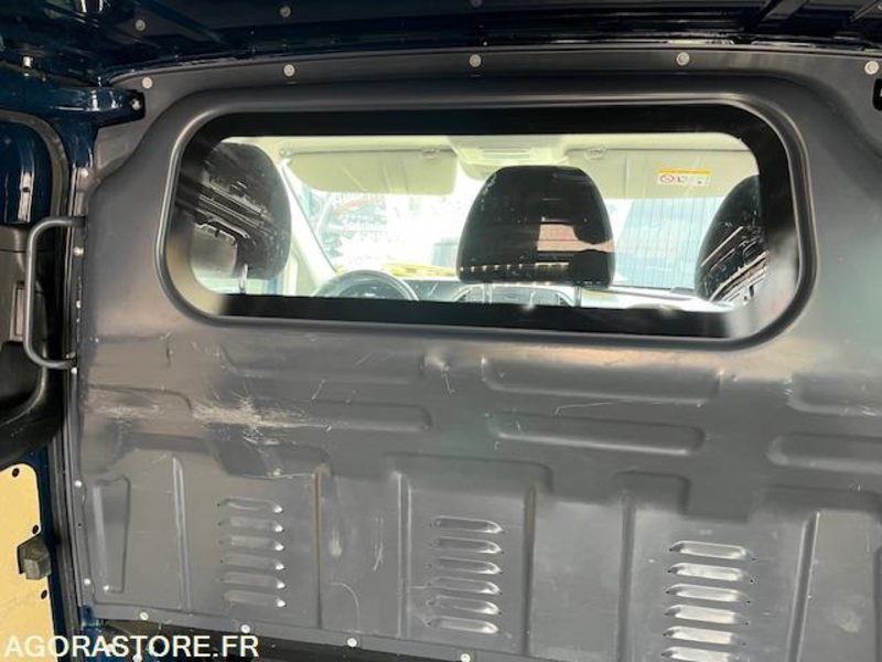 MERCEDES VITO FOURGON 116 CDI LONG 7G-TRONIC 3 PLACES - 2017 - Kastenwagen: das Bild 3 MERCEDES VITO FOURGON 116 CDI LONG 7G-TRONIC 3 PLACES - 2017 - Kastenwagen: das Bild 3