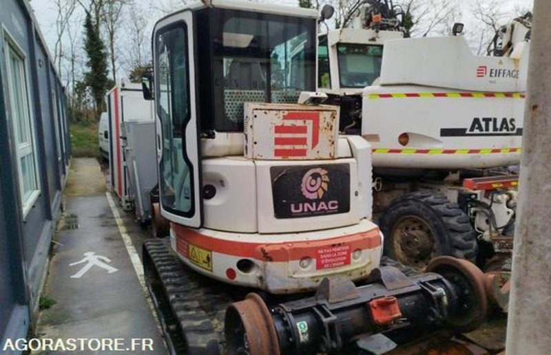 Minibagger MINI PELLE RAIL ROUTE - UNAC 8TRR - 2012 / 4036 HEURES (MD301): das Bild 8
