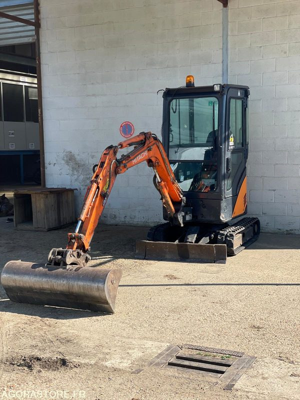 MINI-PELLE SUR CHENILLE CAOUTCHOUC HITACHI ZX17U-2 15CV 1.9T AVEC 3 GODETS - Bagger: das Bild 2 MINI-PELLE SUR CHENILLE CAOUTCHOUC HITACHI ZX17U-2 15CV 1.9T AVEC 3 GODETS - Bagger: das Bild 2