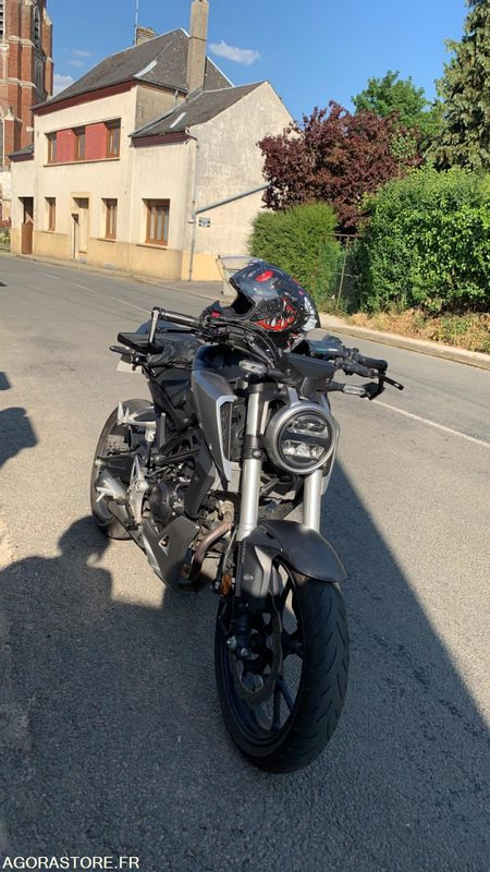 MOTO HONDA 125 CM3 - Motorrad: das Bild 2 MOTO HONDA 125 CM3 - Motorrad: das Bild 2