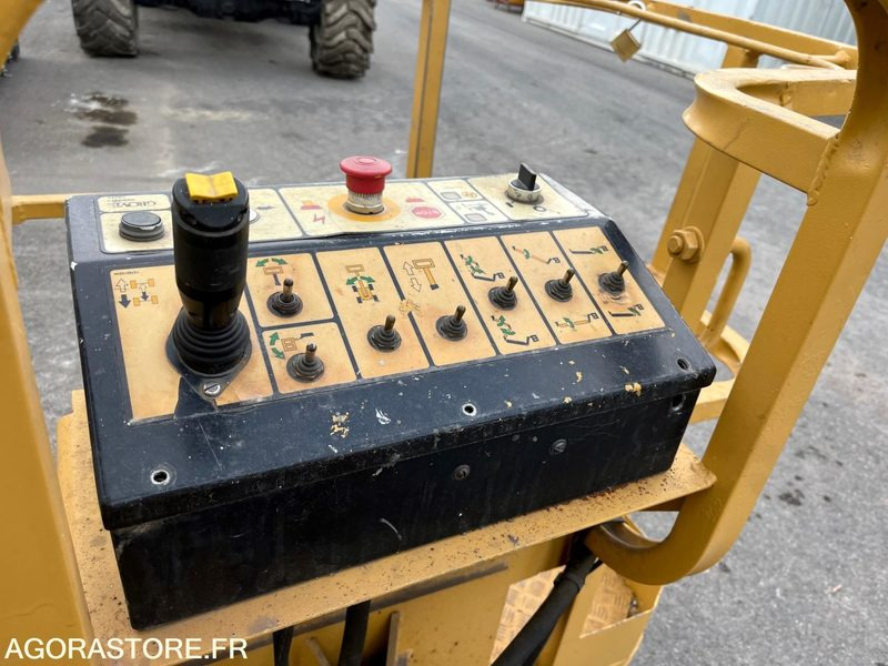 NACELLE ÉLÉVATRICE GROVE AMZ 51 E - 1996 - 1670heures - Arbeitsbühne: das Bild 2 NACELLE ÉLÉVATRICE GROVE AMZ 51 E - 1996 - 1670heures - Arbeitsbühne: das Bild 2