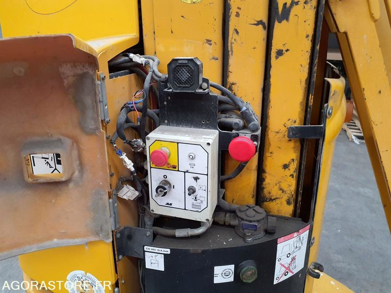 Nacelles à mât vertical GROVE TOUCAN 861 - Arbeitsbühne: das Bild 3 Nacelles à mât vertical GROVE TOUCAN 861 - Arbeitsbühne: das Bild 3