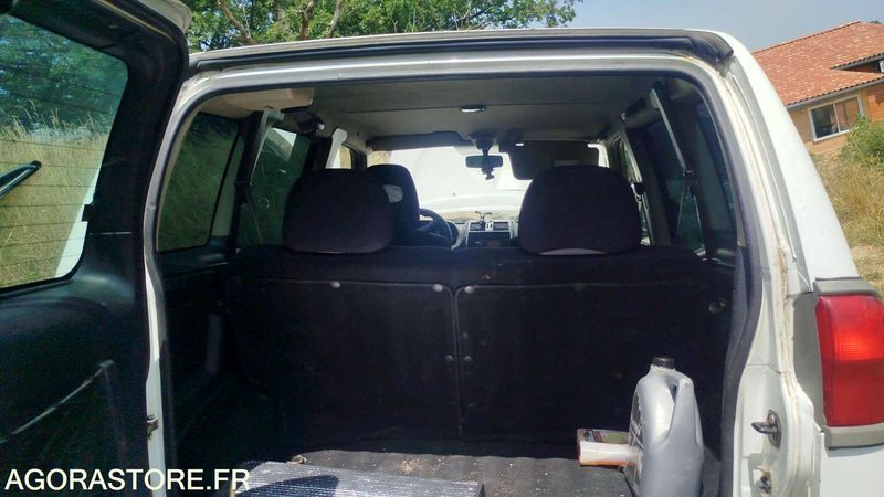 Nissan Terrano - 2004 - SUV/ Geländewagen: das Bild 5 Nissan Terrano - 2004 - SUV/ Geländewagen: das Bild 5