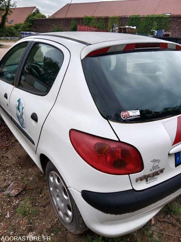 Peugeot 206 - Pour pièce 2004 102843kms - PKW: das Bild 2 Peugeot 206 - Pour pièce 2004 102843kms - PKW: das Bild 2