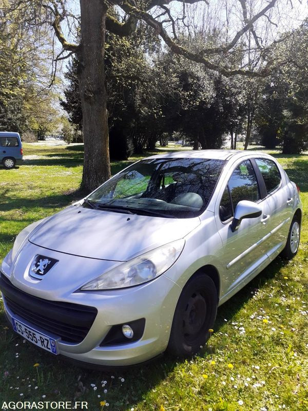 Peugeot 207 1.4 hdi 70 cv - PKW: das Bild 2 Peugeot 207 1.4 hdi 70 cv - PKW: das Bild 2