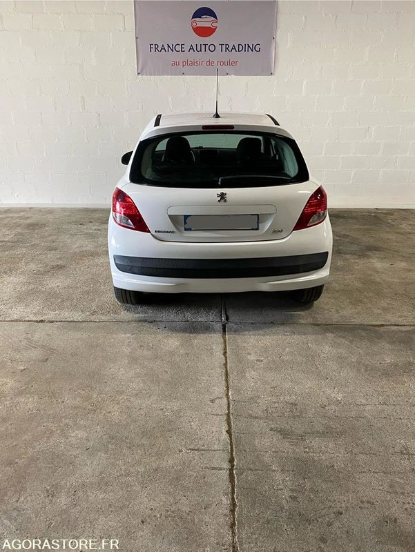 Peugeot 207 AFFAIRE 1.4 HDI 70 CV DERIV VP 233 220km 2010 - PKW: das Bild 4 Peugeot 207 AFFAIRE 1.4 HDI 70 CV DERIV VP 233 220km 2010 - PKW: das Bild 4
