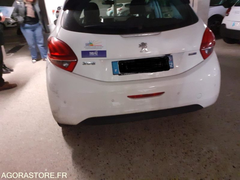 Peugeot 208 - 2015 - 210947kms - PKW: das Bild 2 Peugeot 208 - 2015 - 210947kms - PKW: das Bild 2