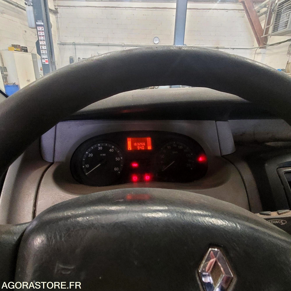 RENAULT TRAFIC 163266 kms 2006 - Kastenwagen: das Bild 5 RENAULT TRAFIC 163266 kms 2006 - Kastenwagen: das Bild 5