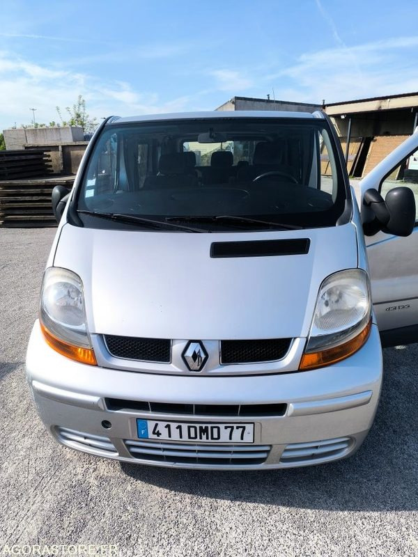 RENAULT TRAFIC 2004 - 152227KM - Kleinbus, Personentransporter: das Bild 1 RENAULT TRAFIC 2004 - 152227KM - Kleinbus, Personentransporter: das Bild 1