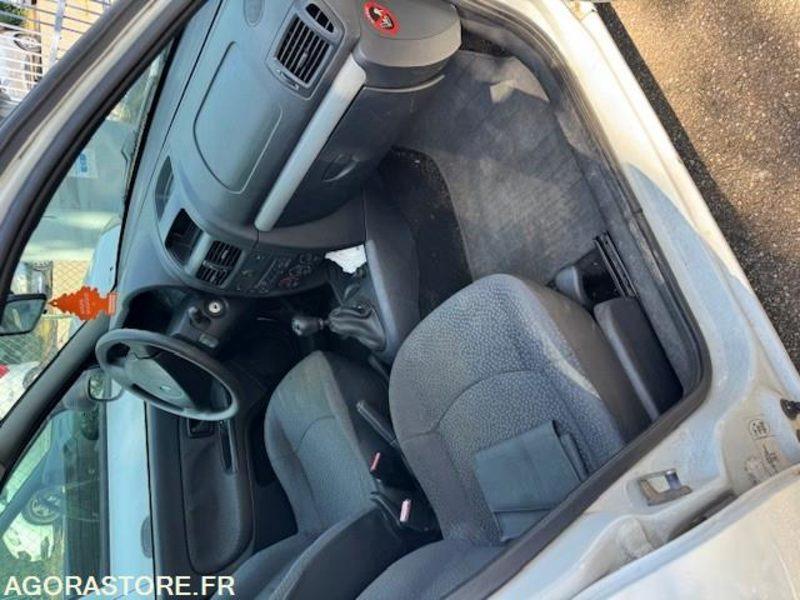 Renault CLIO 2 - PKW: das Bild 5 Renault CLIO 2 - PKW: das Bild 5