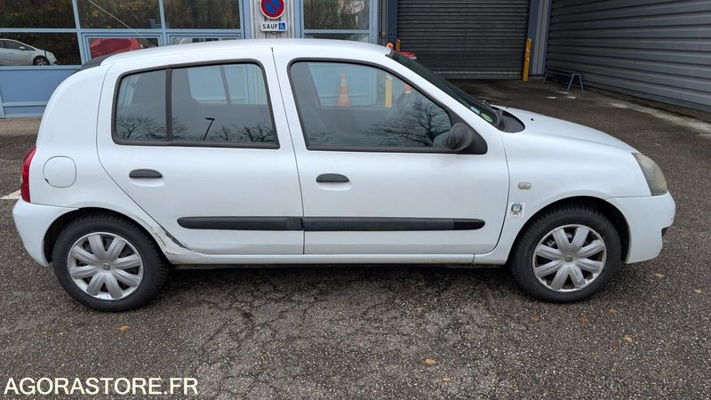 Renault CLIO 2 - PKW: das Bild 3 Renault CLIO 2 - PKW: das Bild 3