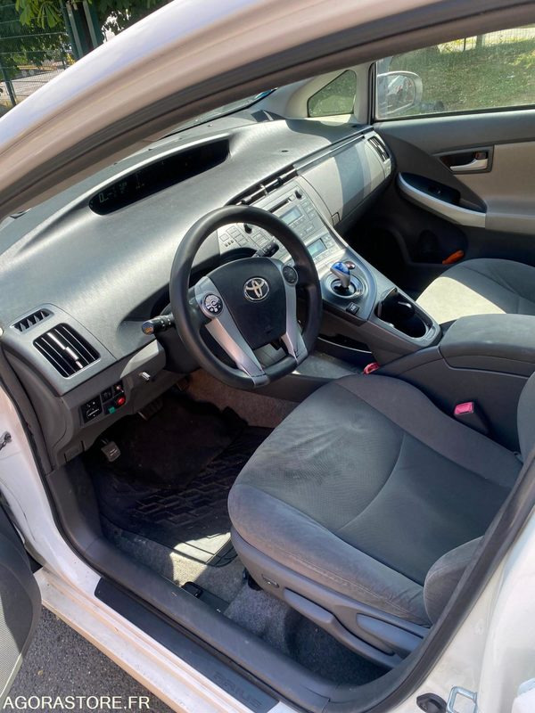 PKW TOYOTA PRIUS HYBRIDE 2/ELECRIQUE/ESS/GPL- 2012- 400000: das Bild 9