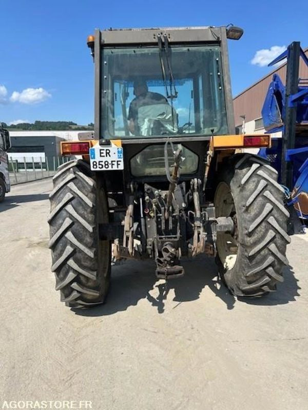 TRACTEUR AGRICOLE RENAULT 110.14 1988 7235 HEURES - Traktor: das Bild 2 TRACTEUR AGRICOLE RENAULT 110.14 1988 7235 HEURES - Traktor: das Bild 2