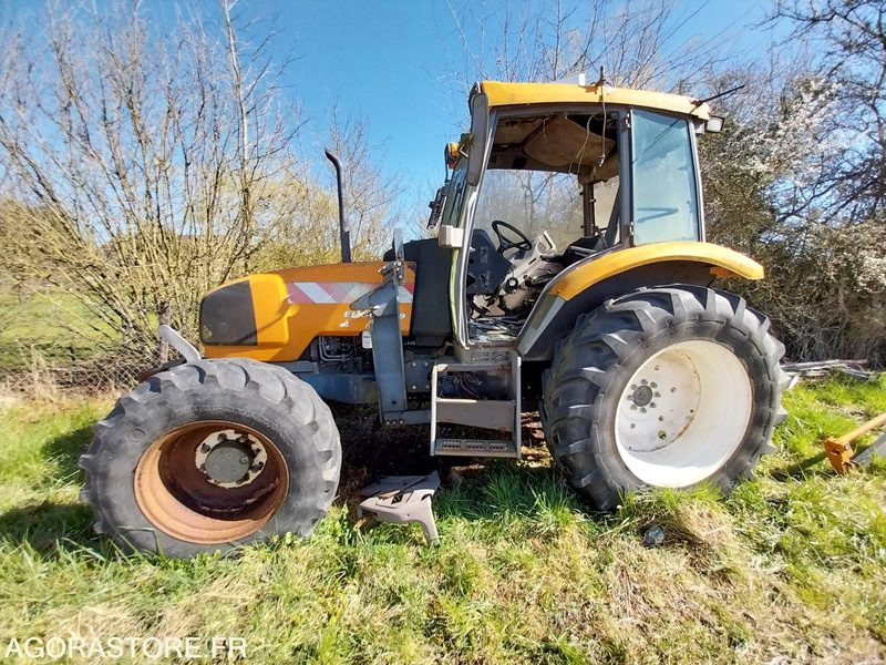 TRACTEUR ENAULT ERGOS100 + CHARGEUR FAUCHEUX - Traktor: das Bild 2 TRACTEUR ENAULT ERGOS100 + CHARGEUR FAUCHEUX - Traktor: das Bild 2