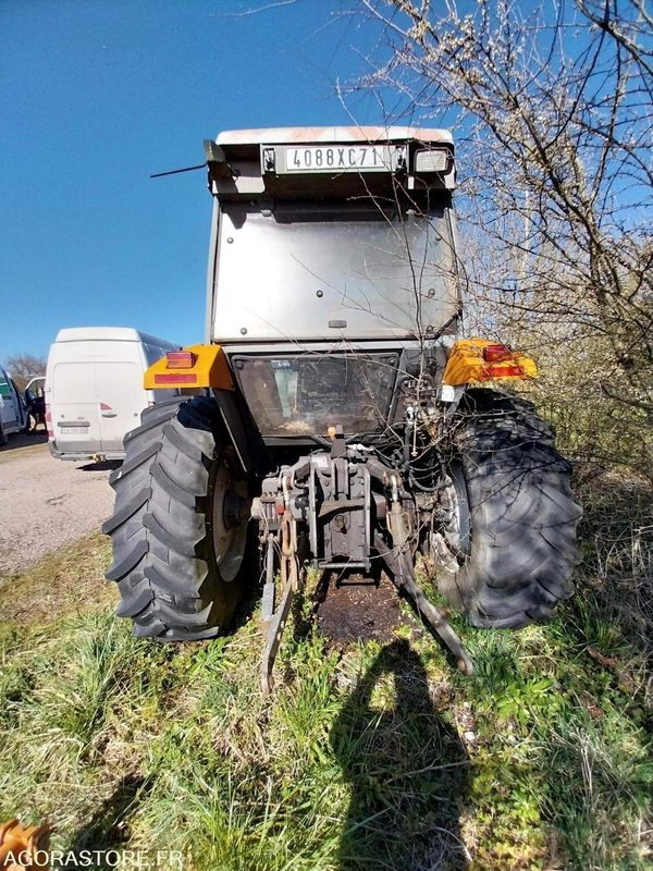 TRACTEUR ENAULT ERGOS100 + CHARGEUR FAUCHEUX - Traktor: das Bild 3 TRACTEUR ENAULT ERGOS100 + CHARGEUR FAUCHEUX - Traktor: das Bild 3