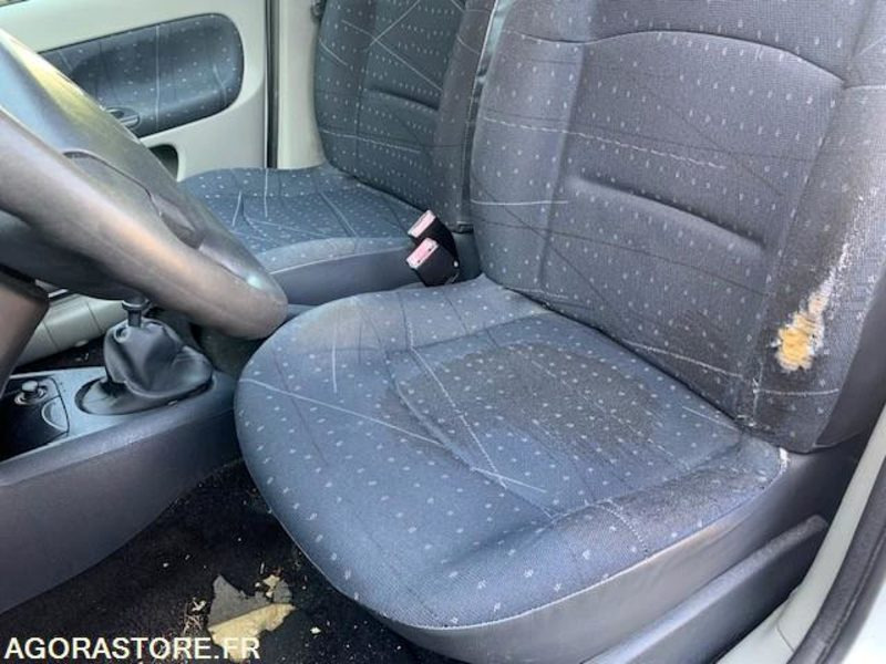 PKW VOITURE CLIO RENAULT roulante: das Bild 12