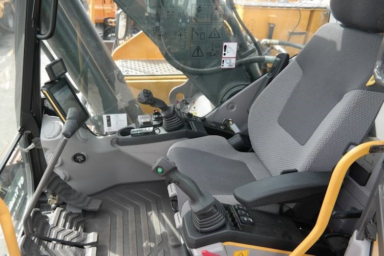Volvo EC220 E *Uthyres* - Kettenbagger: das Bild 3 Volvo EC220 E *Uthyres* - Kettenbagger: das Bild 3