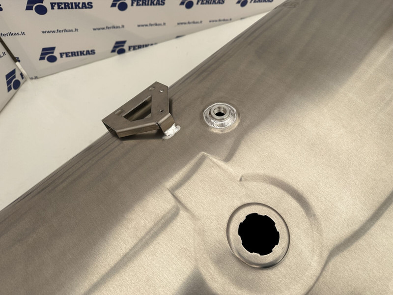 DAF New aluminum fuel tank 620L - Kraftstofftank für LKW: das Bild 5 DAF New aluminum fuel tank 620L - Kraftstofftank für LKW: das Bild 5