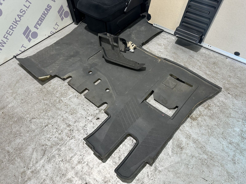 Mercedes-Benz passenger seat with lower bunk and table - Sitz für LKW: das Bild 2 Mercedes-Benz passenger seat with lower bunk and table - Sitz für LKW: das Bild 2