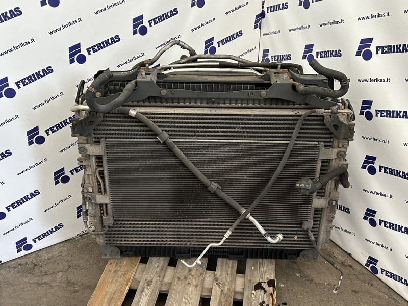 Mercedes-Benz radiators set - Kühler für LKW: das Bild 1 Mercedes-Benz radiators set - Kühler für LKW: das Bild 1