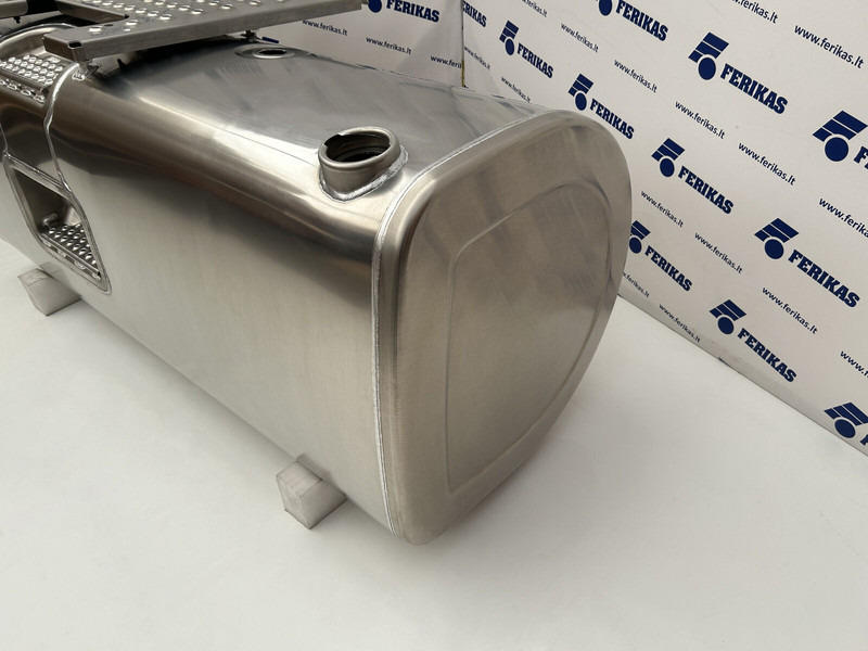 Volvo New aluminum fuel tank 700L - Kraftstofftank für LKW: das Bild 3 Volvo New aluminum fuel tank 700L - Kraftstofftank für LKW: das Bild 3