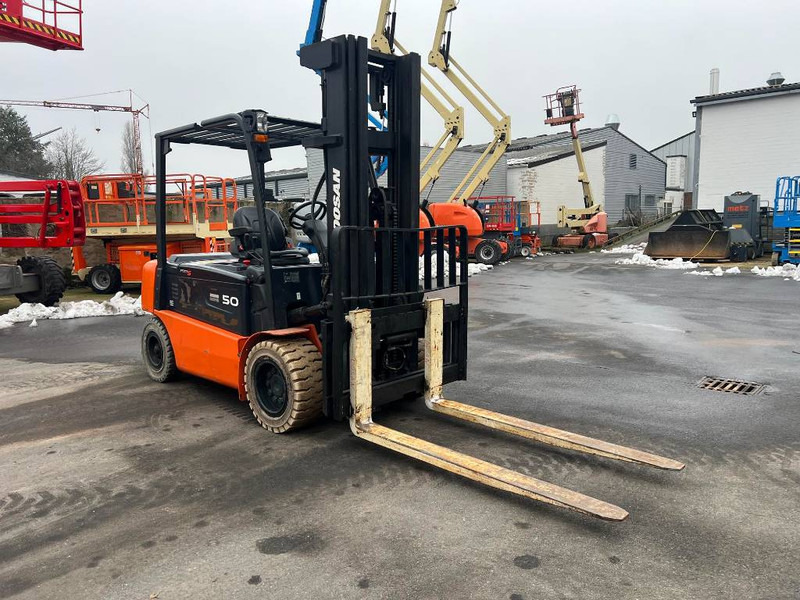 Doosan B50X5 5T 6m Triplex non-marking (1840) - Elektrostapler: das Bild 5 Doosan B50X5 5T 6m Triplex non-marking (1840) - Elektrostapler: das Bild 5
