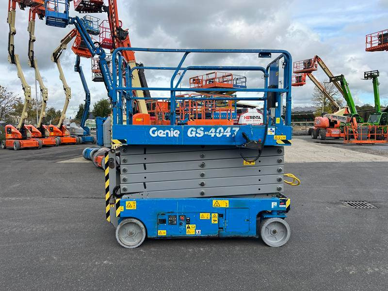 Genie GS4047 elektro 14m (1808) - Scherenbühne: das Bild 2 Genie GS4047 elektro 14m (1808) - Scherenbühne: das Bild 2