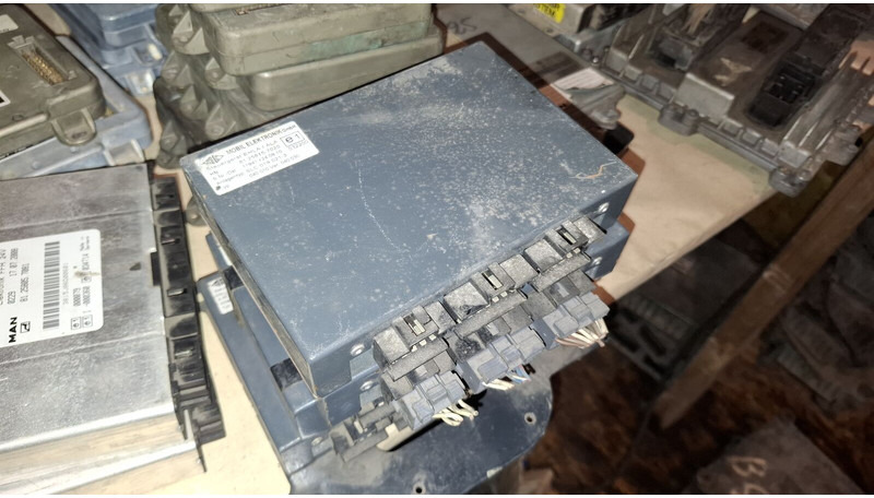 MAN VDO 412.409/007/002. 412.413.009\008 . 412.413.005.003 - Steuergerät: das Bild 2 MAN VDO 412.409/007/002. 412.413.009\008 . 412.413.005.003 - Steuergerät: das Bild 2