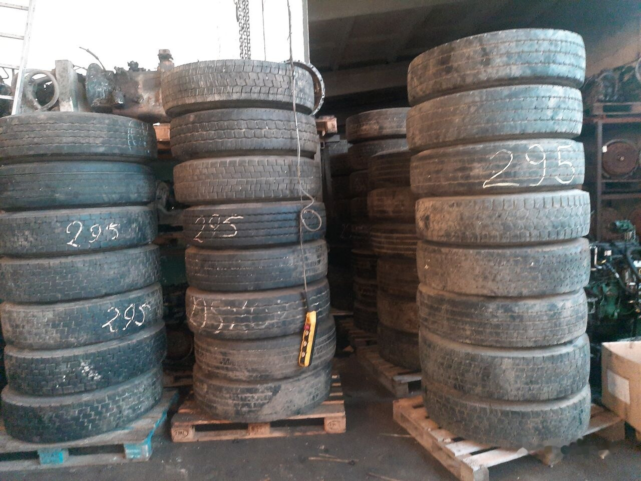 Michelin 295*80R22.5 255*70 \ 275*70* 265\70R19.5 - Reifen für LKW: das Bild 1 Michelin 295*80R22.5 255*70 \ 275*70* 265\70R19.5 - Reifen für LKW: das Bild 1