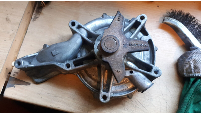 Volvo B 12 9700 . FM/FH - Kühlmittelpumpe: das Bild 1 Volvo B 12 9700 . FM/FH - Kühlmittelpumpe: das Bild 1