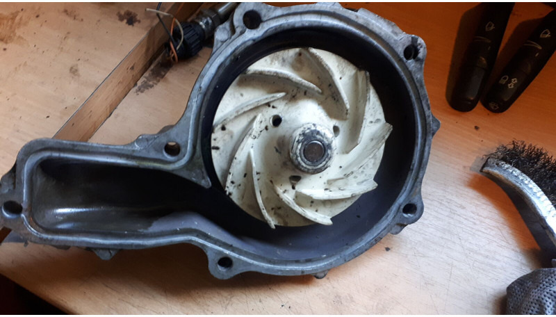 Volvo B 12 9700 . FM/FH - Kühlmittelpumpe: das Bild 2 Volvo B 12 9700 . FM/FH - Kühlmittelpumpe: das Bild 2