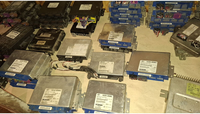 Volvo KNOR-BREMSE EBS 0486106063, 0486106028.\\\\ 0486106050 .\\ 063\\ - Steuergerät: das Bild 1 Volvo KNOR-BREMSE EBS 0486106063, 0486106028.\\\\ 0486106050 .\\ 063\\ - Steuergerät: das Bild 1